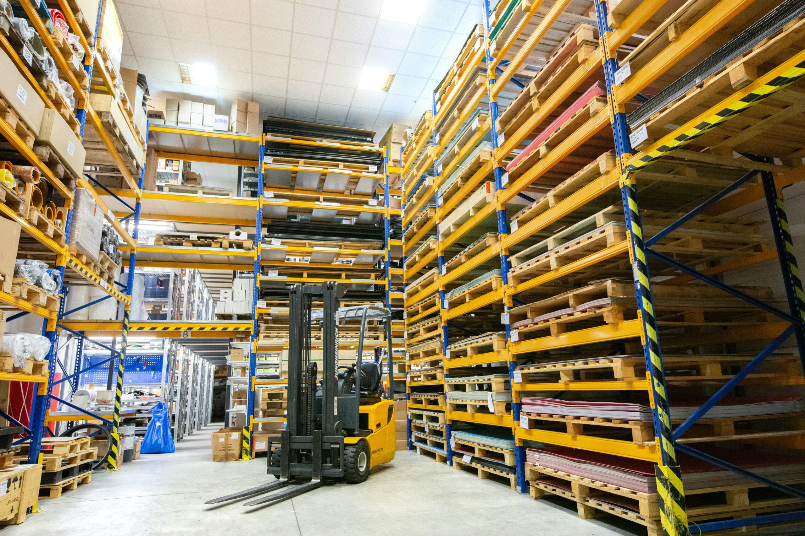 Forklift and drive-in pallet racking in a warehouse